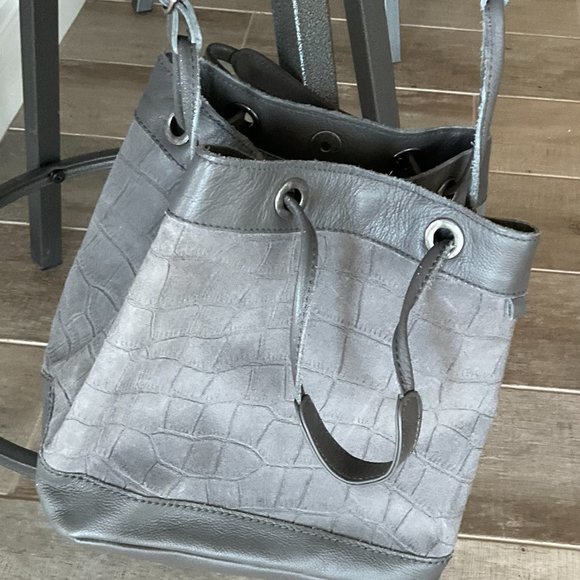The Sak gray leather handbag with unusual draw string handles and shoulder strap - Picture 2 of 9